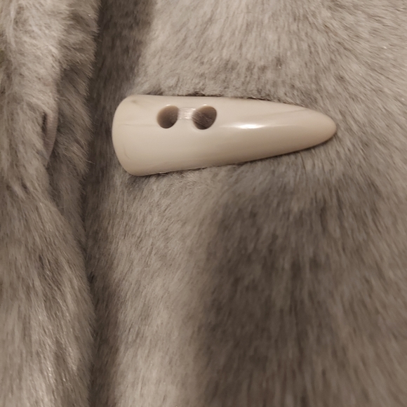 new fall/spring coat wore 1x from bay or eatons? fur very very soft big hood - Picture 2 of 5